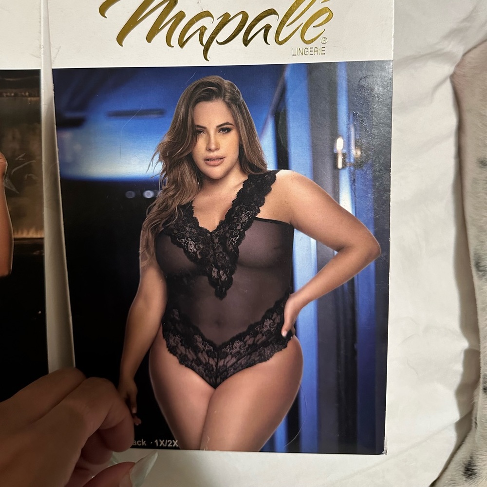 2 lingerie sets